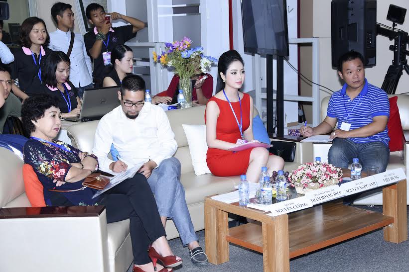 NTK[-]Việt[-]Hùng[-]làm[-]giám[-]khảo[-]Cuộc[-]thi[-]Duyên[-]Dáng[-]Xứ[-]Thanh[-]2015